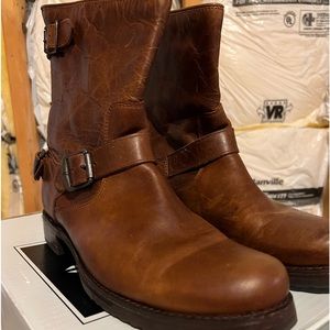 Like new Frye Veronica back zip short boot in cognac size 11M women’s.